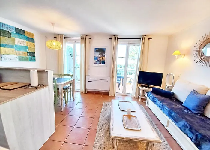 Le Dramont Vue Panoramique Foret 아파트 *